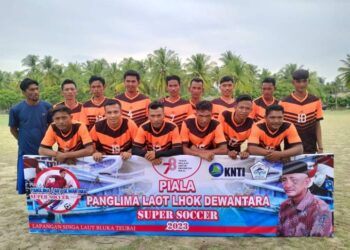Turnamen bola kaki piala Panglima Laot Lhok Dewantara Super Soccer 2023 secara resmi di buka di lapangan bola kaki Bluka Teubai Dewantara