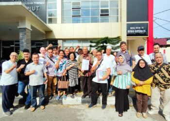Puluhan pembeli lahan kavlingan Koperasi Universitas Sumatera Utara (USU) membuat laporan ke Polda Sumut, Rabu (9/8/2023)