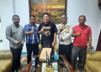 Ketua dewan pimpinan wilayah sekber wartawan Indonesia atau DPW SWI Sumatera Selatan Alex pandawalima Audiensi dengan gubernur Sumatera Selatan H. Herman Deru, SH, MM bersama jajaran pengurus serta panitia pelaksana kegiatan dalam rangka pelantikan pengurus DPW dan DPD Se Sumsel