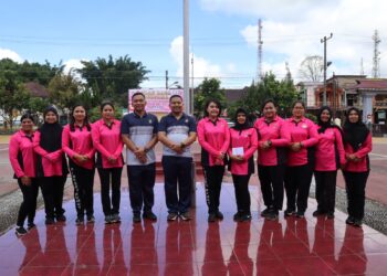 Kapolres Dairi AKBP Reinhard H. Nainggolan, SH, SIK,MM beserta personil Polres Dairi dan Bhayangkari melaksanakan kegiatan Olahraga bersama Dalam Rangka Hari Jadi Polwan Ke - 75 & HKGB (Hari Kesatuan Gerak Bhayangkari) Ke 71 Tahun 2023
