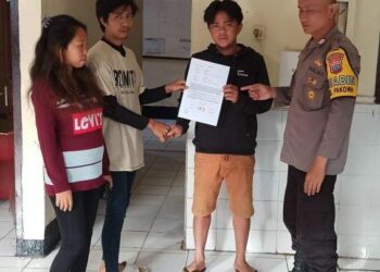 Personel Polsek Wanea lakukan penyelesaian masalah pengancaman dengan Kata. Senin (14/8/2023).