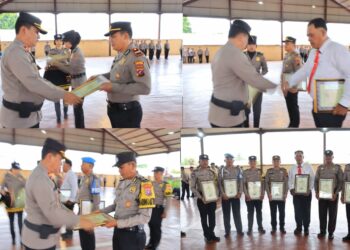 Kapolres Labuhanbatu memberikan penghargaan kepada 7 orang personil Polsek Panai Tengah yang telah menunjukkan dedikasi dalam mengungkap kasus peredaran narkotika di wilayah hukum Polres Labuhanbatu tepatnya di Desa Cinta Makmur, Kecamatan Panai Hulu.