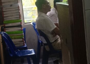 DIMINTAI KETERANGAN: Terlapor BS sedang dimintai keterangannya oleh penyidik di ruangan Pidsus Sat Reskrim Polrestabes Medan, Selasa (15/8/2023).(Foto Dok/Warga)