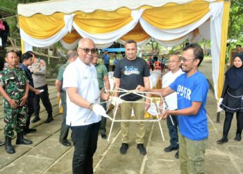 Perum LKBN ANTARA menyelenggarakan transplantasi terumbu karang di kawasan Iboih dan Pulau Rubiah, Kota Sabang, sebagai bentuk Tanggung Jawab Sosial Lingkungan (TJSL)