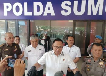 BERI PAPARAN: Dir Narkoba Polda Sumut Kombes Yemi Mandagi memberikan paparan penangkapan narkoba jaringan internasional di Mapolda Sumut, Rabu (16/8/2023). ( Foto Dok/ Polda Sumut)