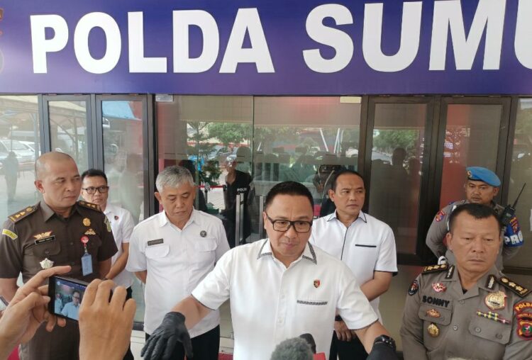 BERI PAPARAN: Dir Narkoba Polda Sumut Kombes Yemi Mandagi memberikan paparan penangkapan narkoba jaringan internasional di Mapolda Sumut, Rabu (16/8/2023). ( Foto Dok/ Polda Sumut)