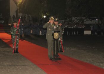 Kapolda Sulawesi Utara (Sulut) Irjen Pol Setyo Budiyanto bersama Wakil Gubernur Sulut Steven Kandouw serta Forkopimda lainnya, menghadiri Apel Kehormatan dan Renungan Suci dalam rangka menyambut HUT ke-78 Kemerdekaan Republik Indonesia