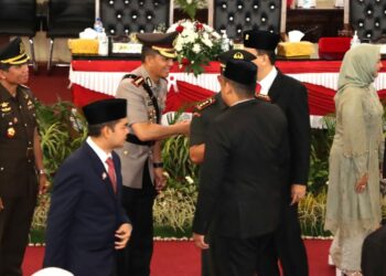 HADIRI UNDANGAN: Kapolrestabes Medan Kombes Pol Valentino Alfa Tatareda SH SIK hadiri undangan DPRD Kota Medan dalam rangka mengikuti siaran langsung secara zoom meeting pidato Presiden RI Ir Joko Widodo pada sidang tahunan MPR RI, sidang DPR RI dan DPD RI di ruang rapat Paripurna DPRD Kota Medan Jalan Kapten Maulana Lubis, Rabu (16/8/2023).(Foto Dok/Polrestabes)
