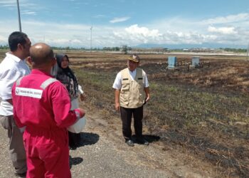 Dinas Lingkungan Hidup dan Kesehatan Aceh Utara turun ke Cluster 1 PT Pema Global Energi (PGE) yang berada di Gampong Keude Aron, Kecamatan Syamtalira Aron, Kabupaten Aceh Utara, Rabu 16 Agustus 2023.
