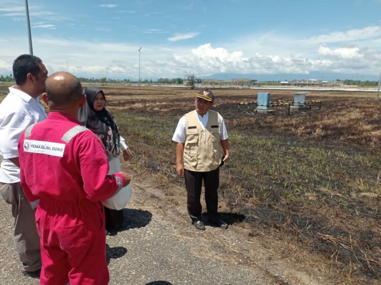 Dinas Lingkungan Hidup dan Kesehatan Aceh Utara turun ke Cluster 1 PT Pema Global Energi (PGE) yang berada di Gampong Keude Aron, Kecamatan Syamtalira Aron, Kabupaten Aceh Utara, Rabu 16 Agustus 2023.