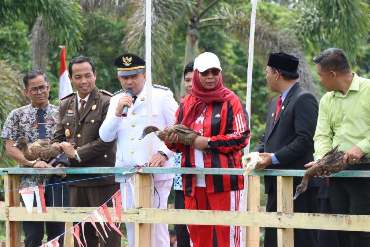 Usai Upacara Peringatan HUT ke-78 Kemerdekaan Republik Indonesia Pemkab Nagan Raya gelar pesta rakyat yang dilaksanakan di Alun-alun Suka Makmue, Kabupaten Nagan Raya, Kamis (17/8/2023).