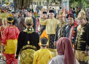 Karnaval budaya ini dilepas secara langsung Pj Wali Kota Sabang Reza Fahlevi bersama Forkopimda beserta para istri, di depan Kantor Wali Kota Sabang, Sabtu (19/8/23)