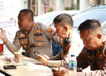 Polresta Manado menggelar program “Jumat Bacirita ” membahas dinamika dan potensi konflik masyarakat. Gelaran ini diadakan di salah satu warung Kopi Marina, Jumat (18/8/2023).