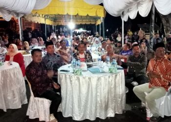 Ribuan warga kecamatan Suka Makmue Kabupaten Nagan Raya, Sabtu (19/08/23) malam umpah ruah menghadiri malam resepsi peringatan HUT RI Ke-78 yang digelar oleh pemerintah kecamatan Suka Makmue Kabupaten Setempat.