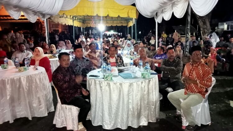 Ribuan warga kecamatan Suka Makmue Kabupaten Nagan Raya, Sabtu (19/08/23) malam umpah ruah menghadiri malam resepsi peringatan HUT RI Ke-78 yang digelar oleh pemerintah kecamatan Suka Makmue Kabupaten Setempat.