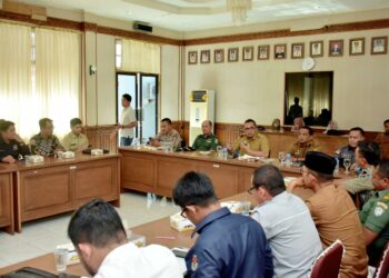 Pj Wali Kota Sabang memimpin langsung rakor yang turut dihadiri pemangku kepentingan terkait, para ketua partai politik, dan tim pemantauan perkembangan politik daerah, Selasa (22/8/23).