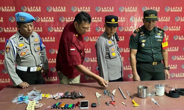 Jajaran Rutan Kelas II A Tuminting Manado dengan Aparat Penegak Hukum (APH) dalam melaksanakan upaya pencegahan dan penaggulangan keamanan ketertiban, pada Senin (21/8/2023) lalu telah dilaksanakan razia gabungan