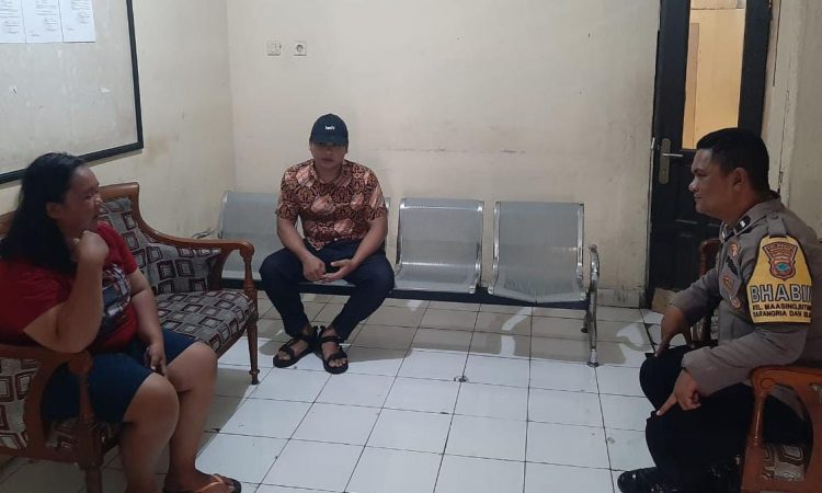 Bhabinkamtibmas Polsek Tumminting melaksanakan Problem Solving permasalahan Tindak Pidana Kekerasan Dalam Rumah Tangga ( KDRT ) yang di laporkan melalui laporan pengaduan oleh seorang warga, Selasa (22/8/2023).