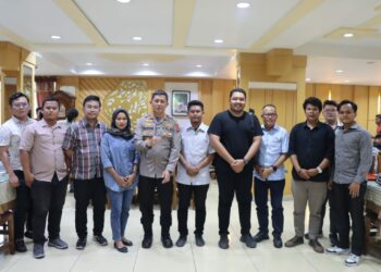 FOTO BERSAMA: Kapolrestabes Medan Kombes Pol Valentino Alfa Tatareda foto bersama Cipayung Plus di Mapolrestabes Medan, Rabu (23/8/2023). (Foto Dok/ Polrestabes)