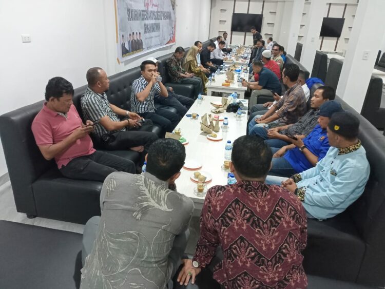 Komisioner Komisi Independen Pemilihan (KIP) Nagan Raya mengadakan silaturahmi dengan wartawan