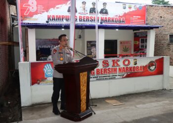 BERI SAMBUTAN: Kapolresta Deli Serdang Kombes Pol Irsan Sinuhaji, SIK, MH beri sambutan pada peresmian Posko Kampung Bersinar (Bersih Narkotika) di Desa Skip Kecamatan Lubuk Pakam, Kamis (24/8/2023). (Foto Dok/ Poltesta DS)
