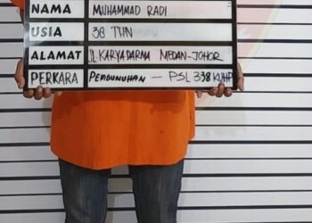 DIAMANKAN: Pelaku pembunuhan berinisial MR diamankan di Polsek Medan Timur, Kamis (24/8/2023).(Foto Dok/Polsek)