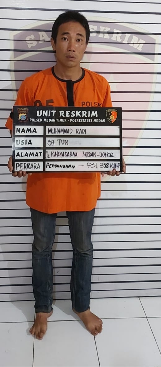 DIAMANKAN: Pelaku pembunuhan berinisial MR diamankan di Polsek Medan Timur, Kamis (24/8/2023).(Foto Dok/Polsek)