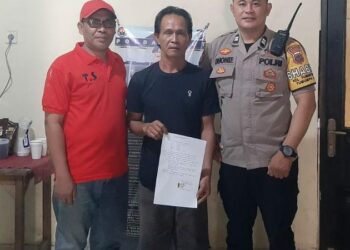 Personel Bhabinkantibmas Polsek Tuminting lakukan penyelesaian masalah Keributan waerga binaan yang terjadi di kelurahan Tumumpa satu, Jumat (25/8/2023).