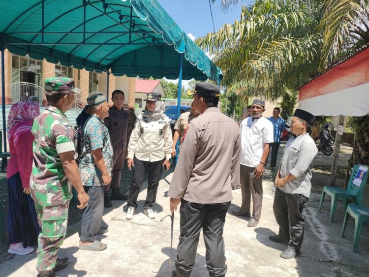 PJ Bupati Nagan Raya Fitriany Farhas bersama Forkompinda Memantau pelaksanaan Pilchiksung Serentak
