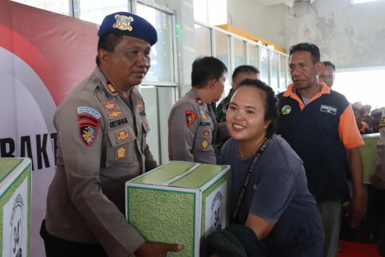 Alumni Akabri 89 di Polresta Manado juga tidak ketinggalan menggelar berbagai kegiatan positif salah satunya adalah bakti sosial dan bakti kesehatan yang dilangsungkan di Pelabuhan Kota Manado, Sabtu (26/8/2023).