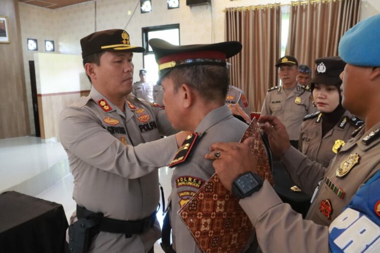 Acara pelantikan Kasat Pam Obvit Polres Simalungun yang dipimpin secara langsung oleh Kapolres Simalungun AKBP Ronald F.C Sipayung, S.H., S.I.K., M.H.