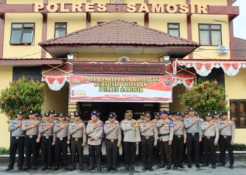 Apel pengecekan polisi RW yang digelar di Lapangan Mako Polres Samosir. Kegiatan ini dipimpin oleh Kabag Ops Polres Samosir, Kompol M. Hasan S.H., M.H., dan dihadiri oleh pejabat Polres Samosir, perwira, bintara, PNS, personil Polsek, Bhabinkamtibmas, dan personil Polisi RW.