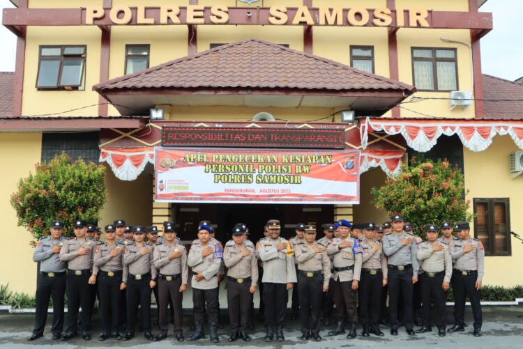 Apel pengecekan polisi RW yang digelar di Lapangan Mako Polres Samosir. Kegiatan ini dipimpin oleh Kabag Ops Polres Samosir, Kompol M. Hasan S.H., M.H., dan dihadiri oleh pejabat Polres Samosir, perwira, bintara, PNS, personil Polsek, Bhabinkamtibmas, dan personil Polisi RW.