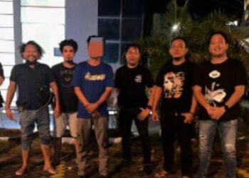 Tim Charlie Resmob On The Road Polresta Manado menangkap seorang laki-laki terduga melakukan kekerasan rumah tangga (KDRT) yang terjadi di Lorong Kampung Islam Kec.Tuminting Kota Manado, Sabtu (26/8/2023).