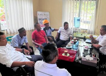 TERIMA PENSIUNAN : Kasubbag Humas PTPN2, Rahmat Kurniawan (kanan) saat menerima kedatangan perwakilan pensiunan dari beberapa kebun, Senin (28/8/2023) di Tanjungmorawa. (Foto.Dok/PTPN2).