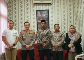 Kapolresta Deli Serdang Kombes Pol Irsan Sinuhaji, S.IK MH didampingi Kasat Intel Polresta Deli Serdang Kompol Syahrial Efendi Siregar, SH. MAP menerima kunjungan Komisioner Bawaslu Kabupaten Deli Kapolresta Deli Serdang , Selasa (29/8/2023). (Foto Dok/ Polresta DS)