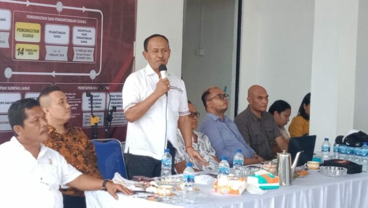 Bakal Calon Legislatif (Bacaleg) DPR RI Kombes Pol. (Purn), Dr. Maruli Siahaan, SH., MH Dapil Sumut 1 dari Partai Golkar gelar silahturahmi dan pertemuan perdana bersama para Relawan Pemenang Maruli Siahaan di Kantor Center Maruli Siahaan di Jalan Balai Desa, Pasar XII Dusun IX, Kavling Bony Garden Nomor : 8, Desa Marindal II, Kecamatan Patumbak, Kabupaten Deli Serdang, pada Selasa (29/08/2023) sore.