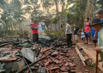 Rumah semi permanen milik warga di Desa Karanggedang, Kecamatan Bukateja, Kabupaten Purbalingga ludes terbakar, Kamis (31/8/2023) dini hari