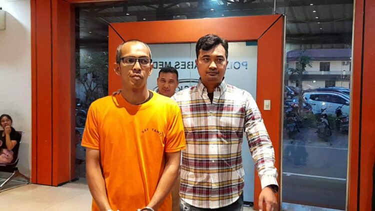 DIAMANKAN: Pelaku pencurian mobil berinisial BW diamankan di Sat Reskrim Polrestabes Medan, Kamis (31/8/2023).(Foto Dok/Polrestabes)