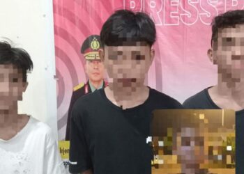 Pelaku berinisial RB (14), AB (15) dan WA (15), ketiganya merupakan warga kelurahan Banjer Kecamatan Tikala, Sabtu (2/9/2023).