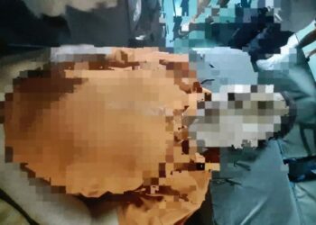Personel Polsek Pelabuhan Polresta Manado melakukan identifikasi penemuan mayat di KM Merit Teratai, Sabtu (2/9/2023).