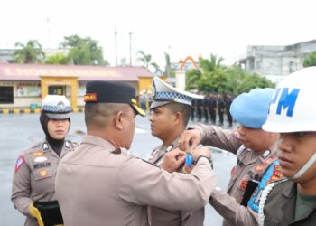 Polres Lhokseumawe melaksanakan Apel Gelar Pasukan tanda dimulainya Operasi Zebra Seulawah 2023 dipimpin oleh Wakapolres Lhokseumawe Kompol Dedy Darwinsyah, S.E, M.M Senin (4/9/2023) di lapangan Apel Mapolres Lhokseumawe.