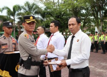 Polres Aceh Barat Gelar Apel Operasi Zebra seulawah 2023, serta Pemberian penghargaan Personel, bertempat dihalaman Mapolres Aceh Barat, Senin (04/09/2023) puku 09.00 Wib.