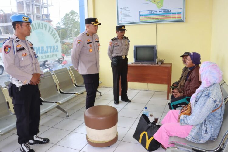 Plt. Kapolres Dairi AKBP Ronny Nicolas Sidabutar, S.H, S.I.K, M.H melakukan Pengecekan Pelayanan Publik yang ada di Mapolres Dairi, Selasa (05-09-2023).