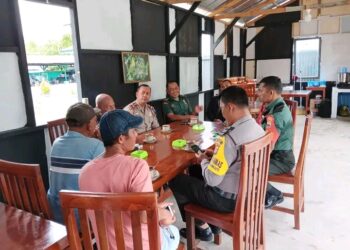 Kapolsek Sidikalang Kota AKP Sukanto Berutu, SH gelar kegiatan Coffee Morning Bersama Koramil Kota Sidikalang dalam rangka meningkatkan Sinergitas dan soliditas TNI-POLRI dalam mewujudkan Pemilu damai 2024 di wilkum Polres Dairi. Bertempat di Jalan Sisingamangaraja Kabupaten Dairi, Selasa (05/09/2023).