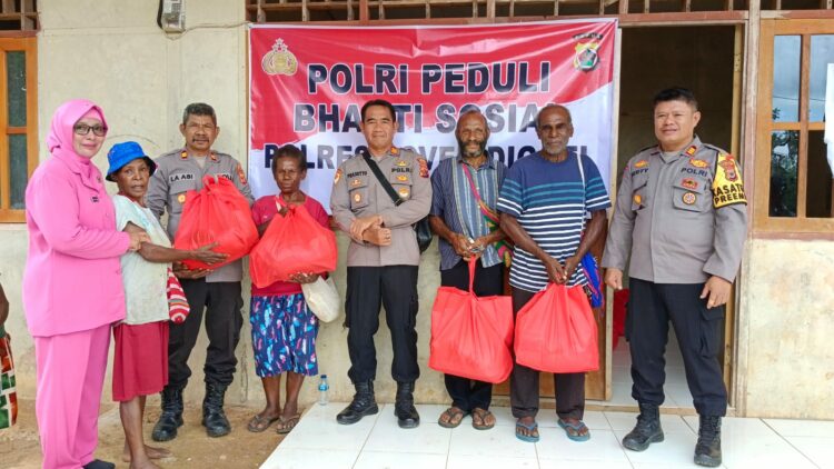 Bakti sosial dilaksanakan di Kampung Kamka Distrik Mindiptana, Kabupaten Boven Digoel sebagai wujud kepedulian Polri kepada masyarakat