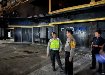 Tim gabungan dari Polrestabes Medan bersama Denpom AD, Dinas PTSP Sumut, Dinas Pariwisata Sumut, Satpol PP Sumut dan Pemerintah Kota Medan menindaklanjuti perizinan operasional tempat hiburan TRAXX Club & KTV yang berlokasi di Jalan Nibung Baru, Kecamatan Medan Petisah.