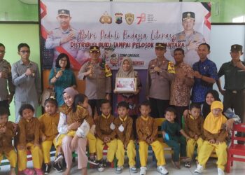 Polsek Purwokerto Selatan Polresta Banyumas melaksanakan kegiatan Bakti Sosial berupa pendistribusian buku bacaan di Pos PAUD Kusuma Bangsa 1 dan 2 Kel. Karangpucung Kec. Purwokerto Selatan, Selasa (5/9/23).