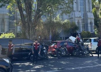 Personil Polresta Manado telah melaksanakan Paja Somat (Polisi Jaga Gereja dan Sholat Jumat), Minggu (10/9/2023).
