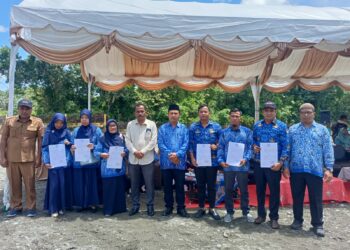 Kepala Dinas Pendidikan Nagan Raya Zulkifli, Spd menyerahkan SK Pelaksana Tugas (PLT) bagi 14 sekolah yang saat ini terjadi kekosongan.